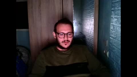 Snapshot of younromki chatting on April 1, 9:12 pm A... online show from April 1, 9:12 pm