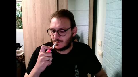 Snapshot of younromki chatting on April 2, 11:41 am A... online show from April 2, 11:41 am