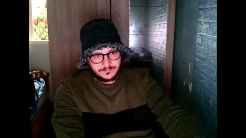 Snapshot of younromki chatting on April 3, 12:14 pm A... online show from April 3, 12:14 pm