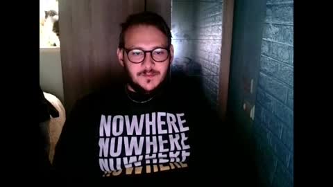 Snapshot of younromki chatting on April 4, 12:02 pm A... online show from April 4, 12:02 pm