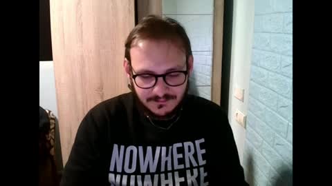 Snapshot of younromki chatting on April 6, 7:04 pm A... online show from April 6, 7:04 pm