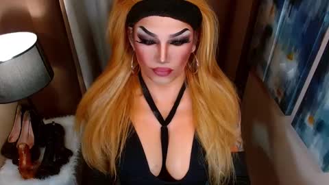 QUEEN MADISON  online show from February 2, 3:49 am