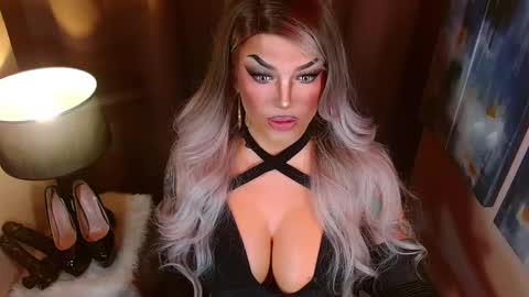 QUEEN MADISON  online show from March 1, 7:05 pm