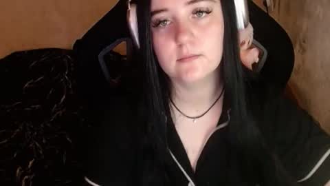 your_8a8y online show from January 13, 4:18 am