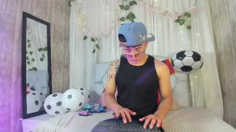 your_kitty_boy online show from June 25, 8:35 pm