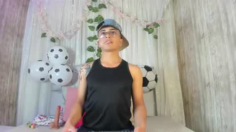 your_kitty_boy online show from June 29, 7:36 pm
