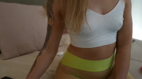 Snapshot of your_poison_girl chatting on July 12, 12:51 pm Helena online show from July 12, 12:51 pm