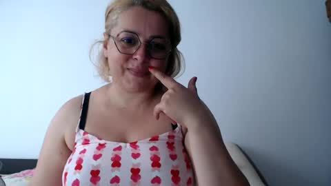 Snapshot of your_victoria chatting on June 27, 3:17 pm Your Victoria online show from June 27, 3:17 pm