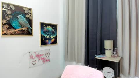 Snapshot of yourangelofsex chatting on June 17, 6:05 am yourangelofsex online show from June 17, 6:05 am