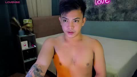 Snapshot of yourasian_bradley chatting on January 19, 4:11 pm yourasian_bradley online show from January 19, 4:11 pm