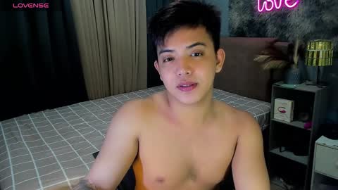 Snapshot of yourasian_bradley chatting on February 4, 1:11 am yourasian_bradley online show from February 4, 1:11 am