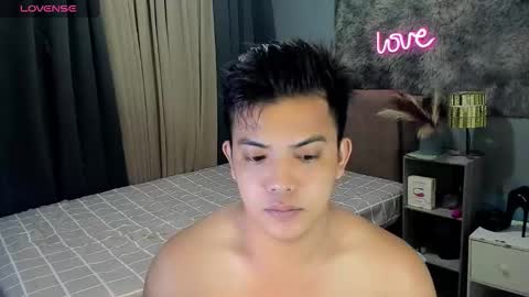 Snapshot of yourasian_bradley chatting on February 6, 3:00 am yourasian_bradley online show from February 6, 3:00 am