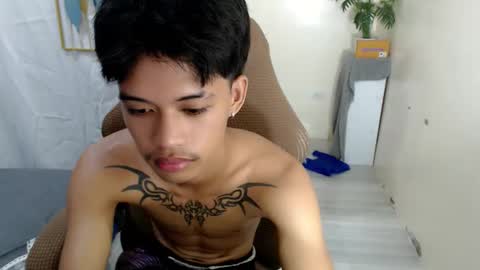 yourasian_eric online show from May 15, 7:48 am