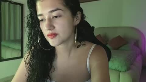 yourdreamgirl2025 online show from April 30, 11:53 pm