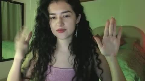 yourdreamgirl2025 online show from May 11, 11:57 pm