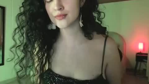yourdreamgirl2025 online show from May 13, 1:03 am
