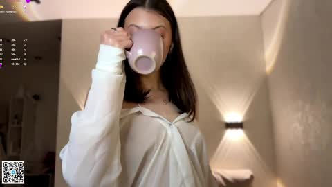 Emilia online show from April 18, 7:07 pm