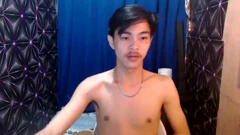 Snapshot of yourguy_josh23 chatting on December 7, 5:53 pm Josh online show from December 7, 5:53 pm