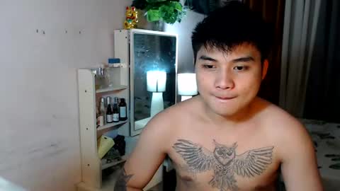 Snapshot of yourhandsome_hunk chatting on June 15, 6:15 am Paul online show from June 15, 6:15 am