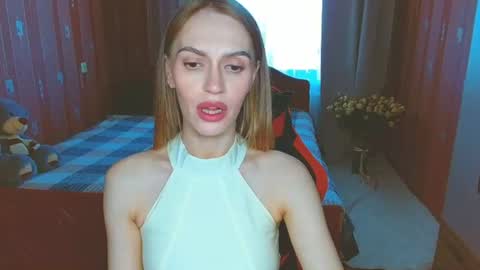 Snapshot of yourladysunshine chatting on June 21, 6:27 am Ksyusha online show from June 21, 6:27 am