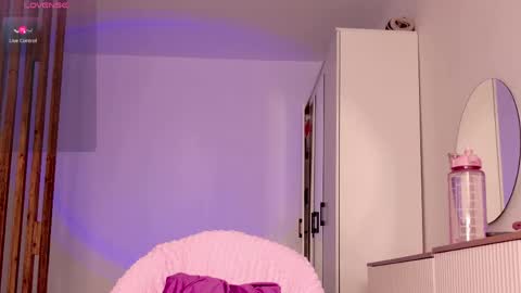 Julia 3 online show from April 13, 3:39 pm