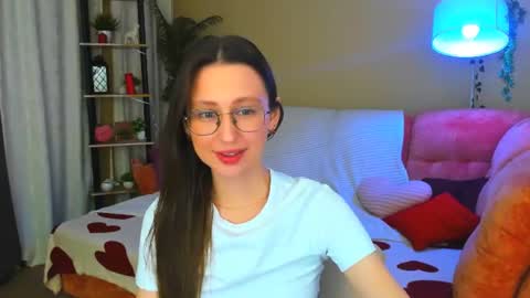Snapshot of yourlovelystoryy chatting on July 11, 1:25 pm Vetta online show from July 11, 1:25 pm