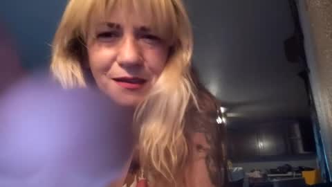 yourmomma999 online show from July 11, 12:02 am
