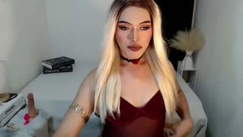 TIFFANY SUCKING QUEEN online show from April 25, 1:52 am