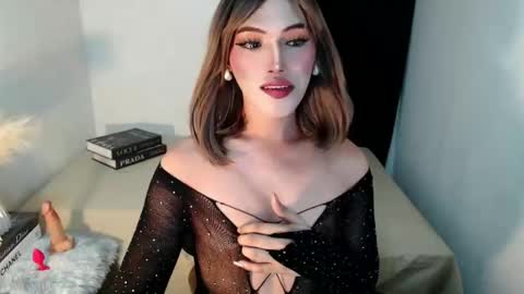 TIFFANY SUCKING QUEEN online show from May 9, 11:43 pm