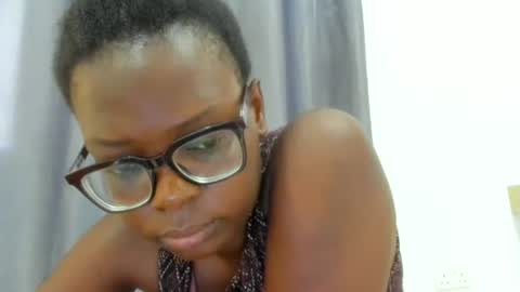 yours_ellah online show from June 24, 4:55 am