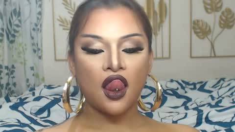 Snapshot of yourtrannyqueenxxx chatting on June 25, 10:14 pm Anastacia Grey online show from June 25, 10:14 pm