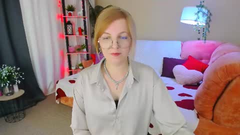 Snapshot of youruniverser chatting on June 29, 9:37 am Alice online show from June 29, 9:37 am