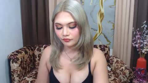 Snapshot of youungsextdeity chatting on June 16, 10:07 am cathy online show from June 16, 10:07 am