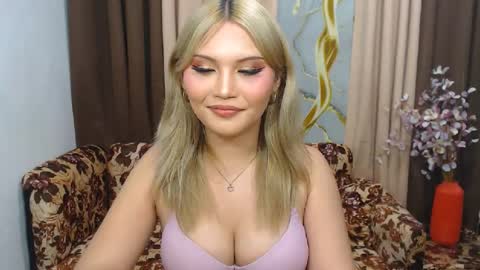 Snapshot of youungsextdeity chatting on July 7, 10:08 am cathy online show from July 7, 10:08 am