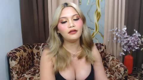 Snapshot of youungsextdeity chatting on July 15, 11:15 am cathy online show from July 15, 11:15 am
