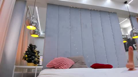 Snapshot of yssaacher chatting on January 25, 10:19 am Crazy P online show from January 25, 10:19 am