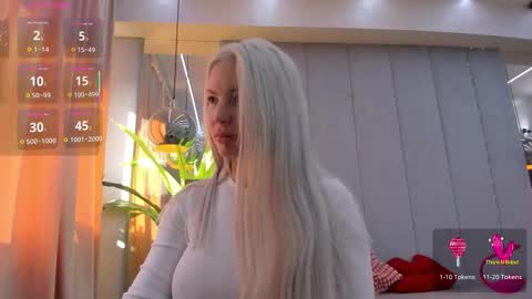 Snapshot of yssaacher chatting on November 1, 6:59 am Crazy P online show from November 1, 6:59 am