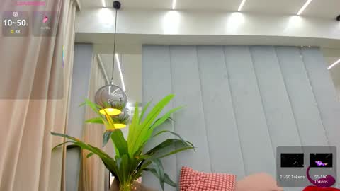 Snapshot of yssaacher chatting on November 27, 7:10 am Crazy P online show from November 27, 7:10 am