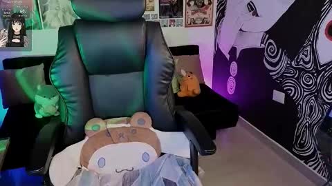    rawr   Anne Independent model      online show from February 13, 10:28 pm