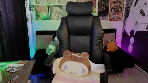    rawr   Anne Independent model      online show from February 25, 8:40 pm