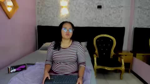 Snapshot of yumiviolet chatting on February 7, 7:50 pm YumiViolet online show from February 7, 7:50 pm