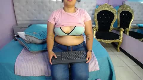 Snapshot of yumiviolet chatting on February 10, 8:46 pm YumiViolet online show from February 10, 8:46 pm