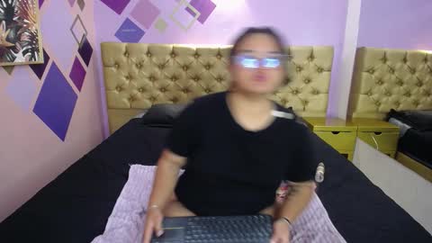 Snapshot of yumiviolet chatting on February 28, 5:19 am YumiViolet online show from February 28, 5:19 am