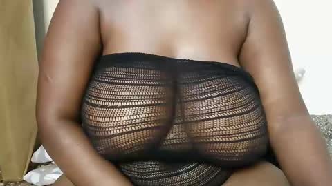 yummy_boobs01 online show from March 18, 1:09 am