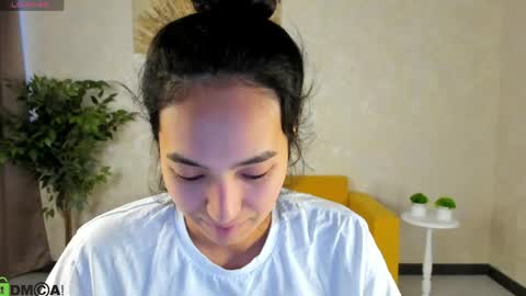 Snapshot of yummy_lamii chatting on April 28, 11:26 am Cindey online show from April 28, 11:26 am
