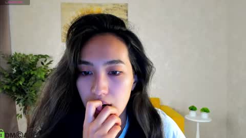 Snapshot of yummy_lamii chatting on April 30, 3:46 am Cindey online show from April 30, 3:46 am