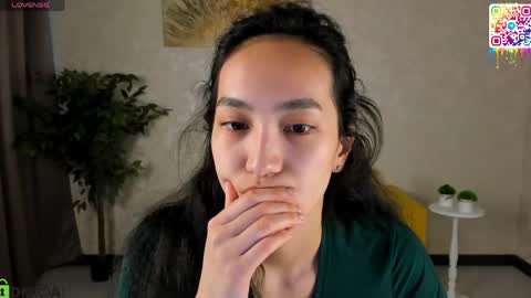 Snapshot of yummy_lamii chatting on May 4, 3:35 am Cindey online show from May 4, 3:35 am