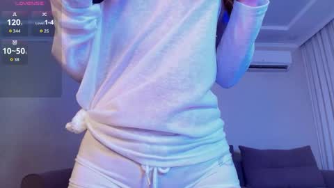 Yumi online show from May 27, 8:17 pm