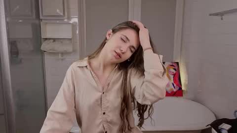 Snapshot of yummyemiily chatting on February 17, 4:13 pm Emily online show from February 17, 4:13 pm