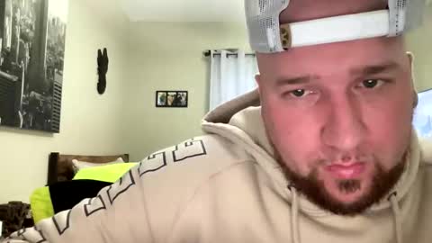 Snapshot of yungmugger47 chatting on December 21, 10:28 pm yungmugger47 online show from December 21, 10:28 pm